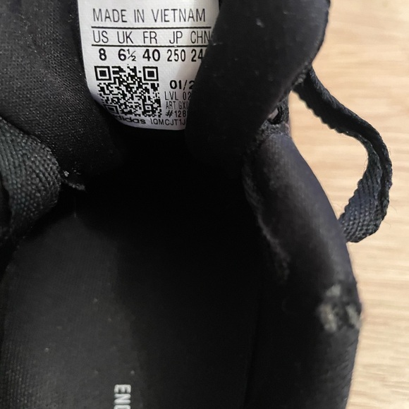 Adidas tennis shoes - Picture 3 of 5